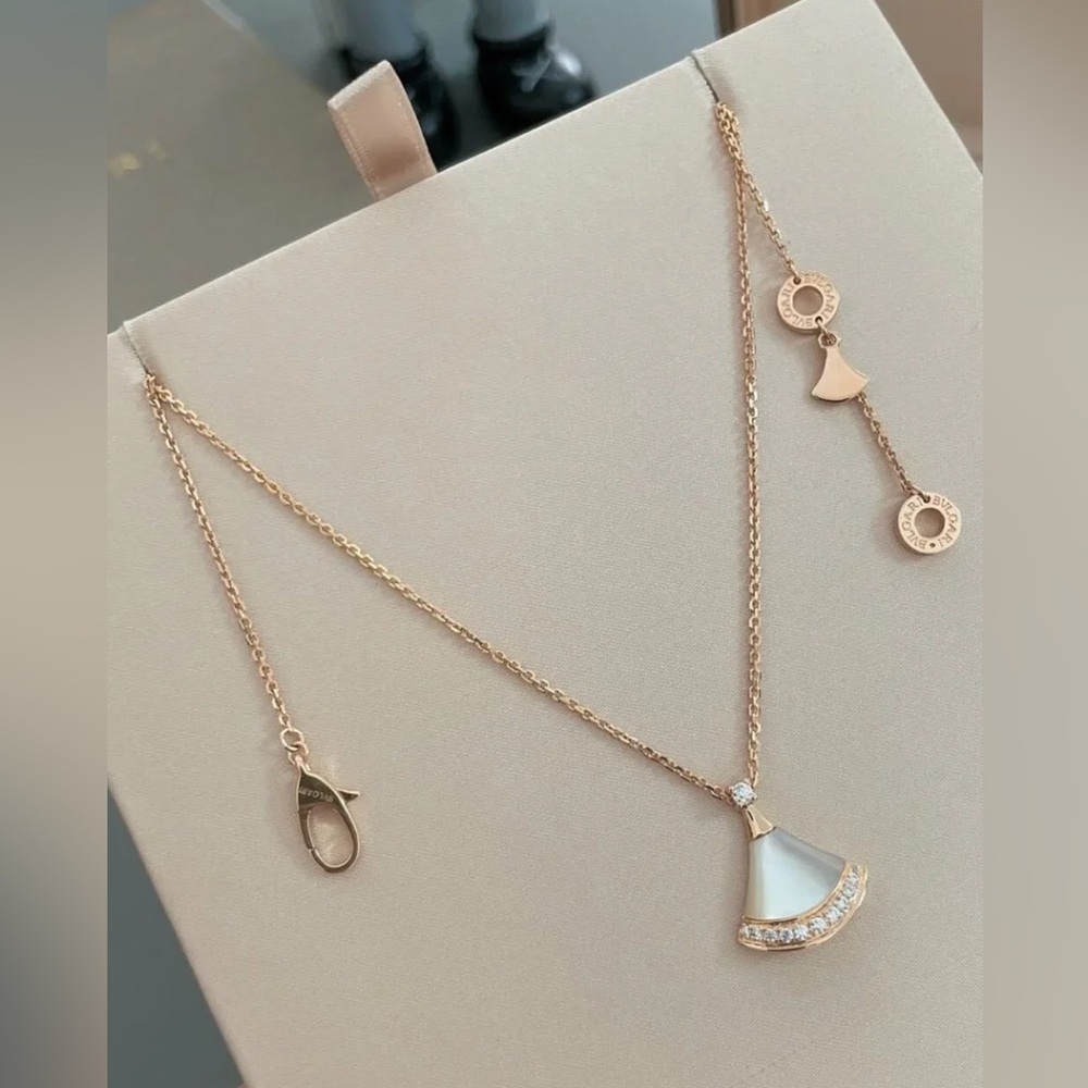 BVLGARI White Mother-of-Pearl Fan Necklace